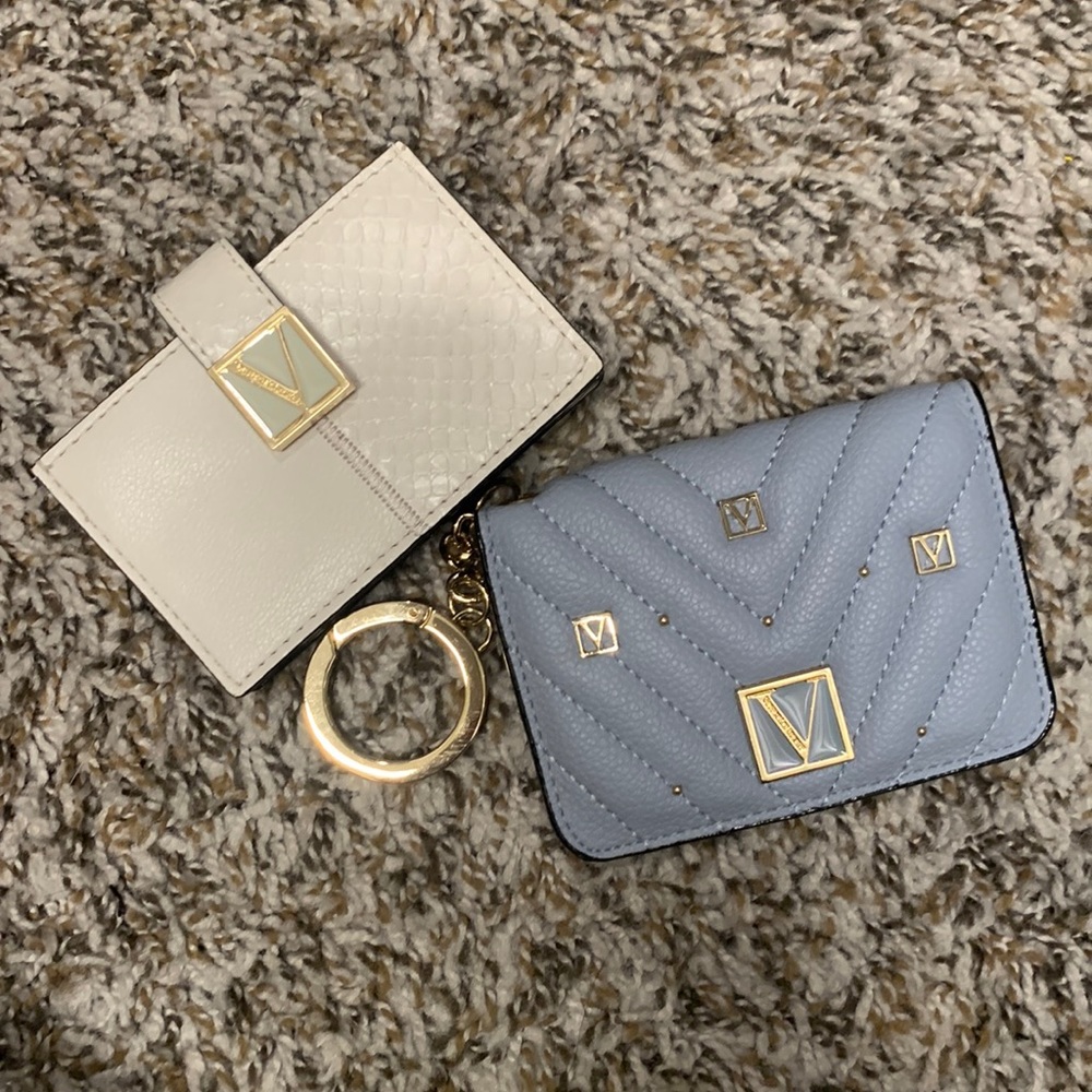 Two mini wallets Vs